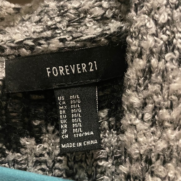 Women Forever21 cardigan sweater.Size medium/Large - Picture 2 of 2
